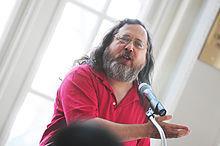 GNU 프로젝트 Richard Stallman FSF 1984 년 GNU 프로젝트가시작 목표는 ' 모두가공유할수있는소프트웨어 ' 를만드는것 1985 년자유소프트웨어재단 (FSF, Free Software Foundation) 설립 GNU 프로젝트에서제작한소프트웨어를지원함으로써컴퓨터프로그램의복제, 변경,