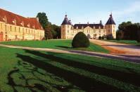 성 (Châteaux) * 부르고뉴의로마네스크양식의교회로매우유명하지만, 그에못지않은예술, 문화적가치를지니고있는부르고뉴의성들도방문해볼만하다. 또한, 공원과정원에서의산책길에정원사들의멋진솜씨를놓치지말고구경하자.
