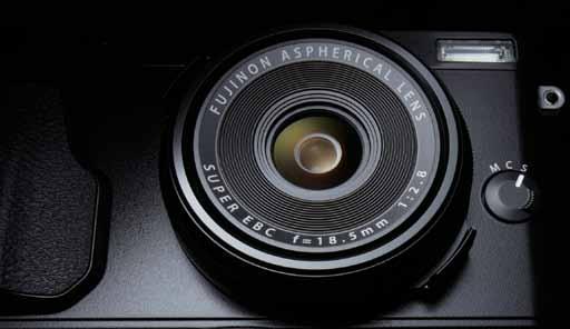 1/20 초 F2.8 ISO1600 렌즈 당신의모든일상을촬영하는 18.5mm F2.8 렌즈 X70 렌즈는 18.5mm F2.8 광각고정렌즈로스냅에서풍경까지모든피사체를촬영합니다.