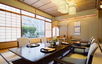 도쿄롯폰기 레스토랑일식 시바자쿠라 ( 더프린스파크타워도쿄점내 ) SHIBAZAKURA 소재를살린전통적인일본요리전문점입니다.