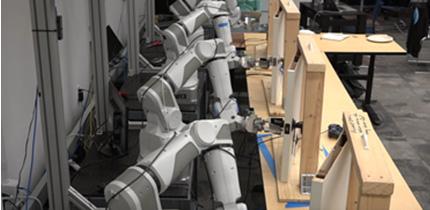 보스턴다이내믹스의휴머노이드로봇 에서사용되는산업용로봇시장이중심으로일상생활에서사용되는서비스로봇의개발에는상당한시간이걸릴것으로보았다고함 2014년당시루빈은 2020년경에일반서비스용로봇을출시할계획을밝혔으며, 구글의임원진은단기간에성과를낼것을요구했고, 이러한인식의차이가좁혀지지않아루빈이떠나고로봇사업이중단되는결과로이어지게된것임