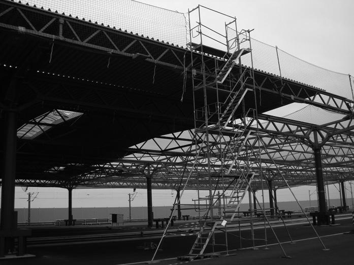 플랫폼사다리와마찬가지로, 플랫폼이있는독립형탑식계단 ( 그림 13) 도하중을수용및분산시킬수있는기초위에설치되어야한다.
