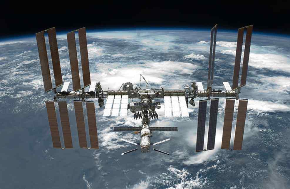 Mission VI 8) 국제우주정거장은 1998년 첫 모듈인 Zarya' 를 시작으로 구축된우주구조물로, 16개국 ( 유럽연합포함 ) 이 참여하고 있 다.