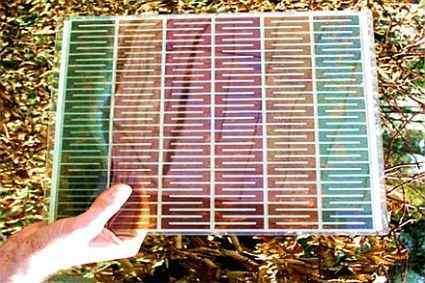 염료감응형태양전지사례 (2) 태양광발전시스템구성 2) 태양전지 (Solar Cell 혹은 Photovoltaic Cell) l 3세대태양전지 l 염료감응형태양전지 (Dye Sensitized Solar Cell, DSSC) l 염료감응형태양전지는금속산화물인산화티타늄 (TiO2) 표면에특수한염료를흡착시키고,