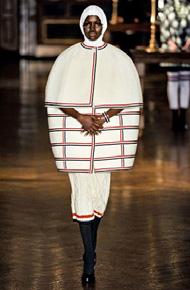 현대패션디자인에나타난비정형에관한연구 Thom Browne 2011 The outfit, from shoulder to waist and down to skirt, is exaggerated to deny the logic of external forms and to satirize the seriousness of Catholic Churches for