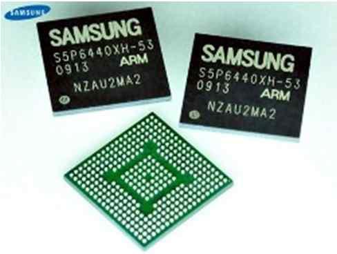 임베디드시스템향후전망 H/W SoC (System on-chip) CPU, 메모리, DSP, 주변장치등을한칩으로만드는기술 이전에하나의 PCB 보드에 CPU 칩, 메모리칩, 주변장치칩들을각각따로사용하여설계
