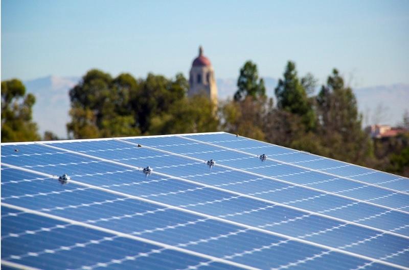 계약내용은스탠퍼드대학이현재짓고있는 태양광발전소 2호 의개발을리커런트에너지가담당하고, 향후발전소에서생산되는전력을리커런트에너지가구매해준다는것 스탠퍼드태양광발전소 2호는캘리포니아주킹카운티에위치하게되며, 태양광패널의출력은 88MW, 연계출력은