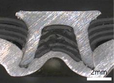 10에나타내었다. 단면을관찰한결과 KA와 DZ type 의 die 의경우 rivet 중심선으로부터좌우대칭이아니거나 rivet 의좌굴이일어나는경우들이관찰되었다. 이는 DZ-type 의 die 의경우중심부가높게솟고가장자리가깊어, 하판인알루미늄의연성이높아성형이일정하지않은것으로판단된다.