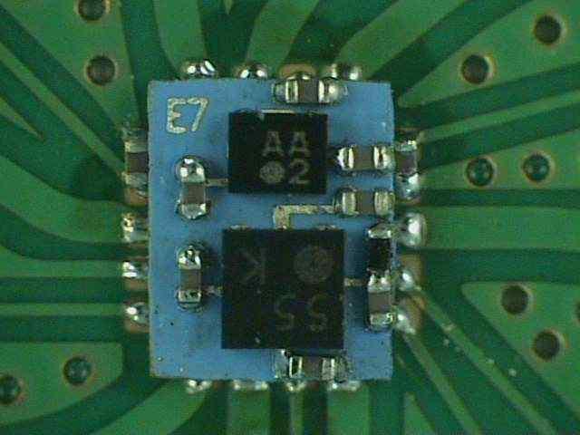 Performance of the dual-mode RF front-end module. 2.4 GHz/ 5 GHz (db) (db) 2.4 GHz 5 GHz 2.4 GHz 5 GHz 19.6 13.