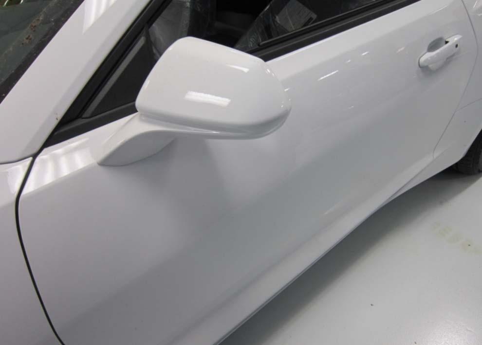 바디시스템 2017 Camaro 신차정비교육 운전석실외리어뷰미러운전석실외리어뷰미러의자동주야간기능은실내리어뷰미러에의해제어된다. 실내리어뷰미러는운전석실외리어뷰미러에컨트롤및로우레퍼런스전압을제공한다.
