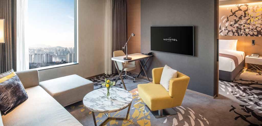Deluxe Suite 넓은객실과거실로분리되어있는객실타입으로서울드래곤시티의상징인용의비늘을형상화한감각적인인테리어가특징입니다.