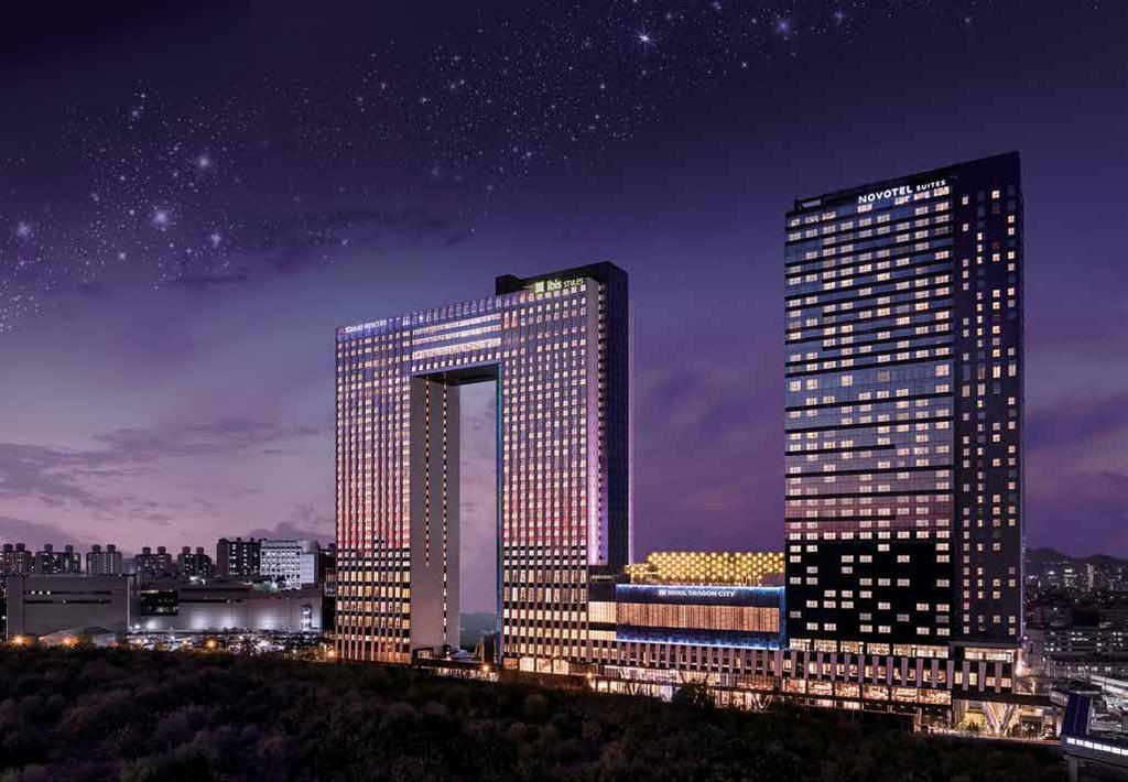 THE FIRST-EVER LIFESTYLE HOTEL-PLEX 신개념라이프스타일호텔플렉스 SEOUL DRAGON CITY 서울의중심, 용산에위치한서울드래곤시티는 1,700개객실규모를갖춘아시아최대, 국내최초호텔플렉스입니다.