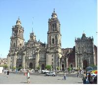 25 멕시코시티에대한글이다. 글의내용과일치하지않는것은? La Ciudad de México es la capital de México y una de las ciudades más grandes del mundo. Tiene muchos monumentos, museos y hermosos parques.