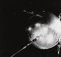 2. 지구밖천체탐사의역사 1 최초의인공위성스푸트니크 1호 1957년 월 4일, 구소련이발사한스푸트니크 1호가세계최초로지구궤도를돈인공위성이었다.