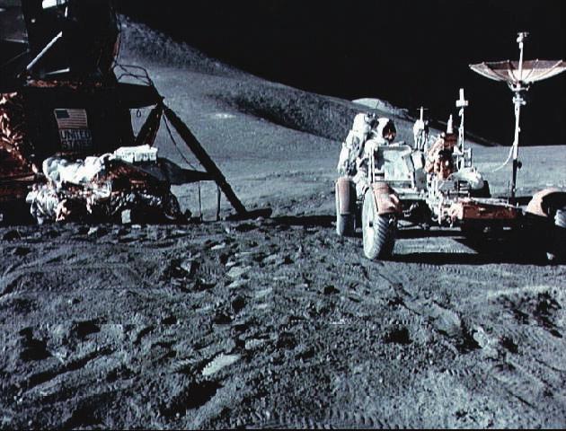 ehwjs rhkwp 반번이름 아래그림은 1971년 7월아폴로 15호가처음으로달에가져갔던월면차 ( 달표면에서이동하는자동차 ) 를나타낸것이다. 이월면차는달에서약 23 km를이동하면서암석을채취하였다. 그렇지만달탐험대원이지구로돌아올때에는월면차를달에두고왔다.