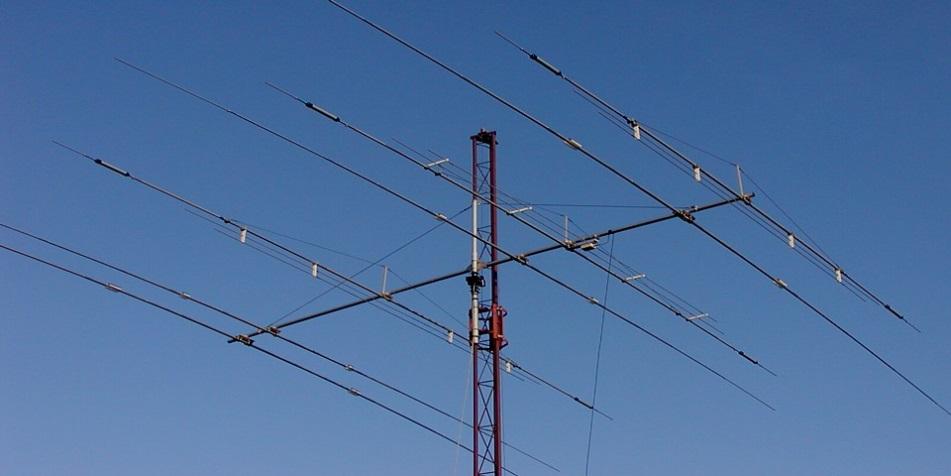 7dBi (20m above ground) 그림 : 다중대역야기 SP7GXP 의 7 중대역야기안테나.