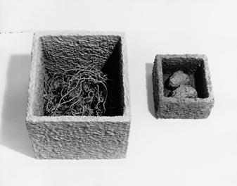 전시작품이미지 & 캡션이미지를사용하실경우, 반드시아래의크레딧정보를명시해야합니다. Inside I 1967 Acrylic, papier-mâché, wood, cord, wire 30.5 x 30.