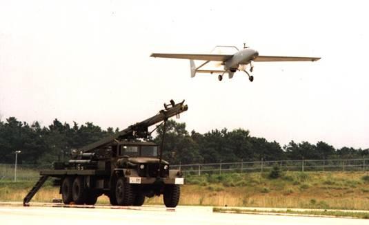 회사소개 주요내용군단급무인항공기개발참여 ( 자동비행조종및지상통제장비 ) 무인항공기 (UAV) 자동이착륙용비행통제시스템개발무인항공기 (UAV) 자동이착륙용자동비행조종장치 ( 자동유도조종 ) 및모의시험장치제작스마트무인항공기비행통제시스템개발 76mm