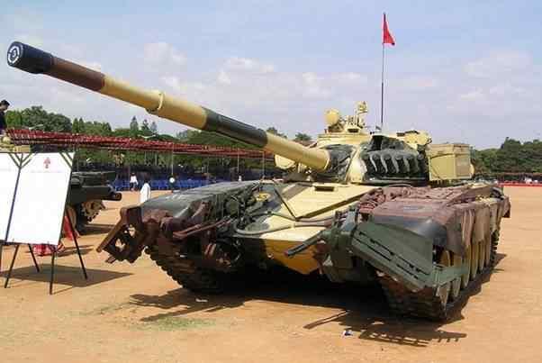 2종을국산화함으로써전투준비태세유지가능 m T-90 비쉬마전차는 2004 년부터러시아의 T-90S 전차의라이선스를받고 T-72 아제야전차는 1970 년대후반부터러시아 T-72M/T-72M1 전차의라이선스를받아인도에서생산한전차로기본적으로러시아전차와동일함.