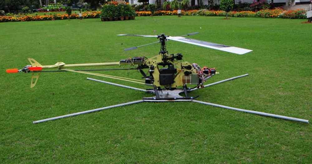 인도 HAL 사, 소형정찰무인헬기의시연비행성공 m HAL 사와인도기술대학 (IIT) 은공동개발한소형무인헬기를약 10 분간시연비행하는데성공하였음.