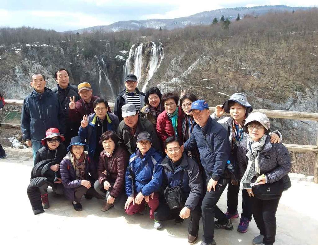 동굴을통과하는관광노선에올름이서식하는웅덩이가포함되어있기때문에, 전세계에서유일하게이곳에서만올름을직접볼수있다. 플리트비체호수국립공원 - 크로아티아플리트비체호수국립공원 (Plitvice Lakes National P ark) 은 1949년크로아티아최초의국립공원으로지정되었으며 1979년에는유네스코세계자연유산에등재되었다.