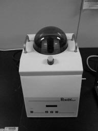 Ⅱ. 연구내용및방법 (3) 검출기분석실험실로회수된라듀엣은검출소자를분리하여전처리후현미경으로비적을계수하여농도를산출하였다. 전처리및비적계수과정은 Figure 2에나타낸자동화장비 (Radosys, Hungary) 를이용하였다.