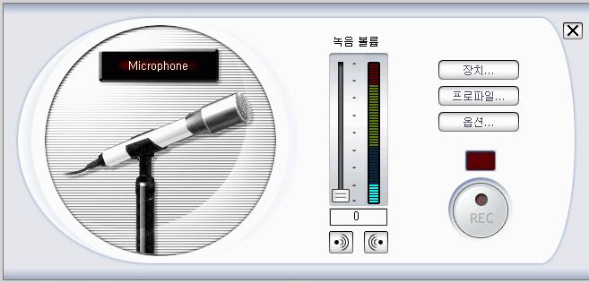 CyberLink PowerDirector 음성해설녹음 음성해설녹음룸에는음성해설이들어갈비디오클립을보면서마이크로음성해설을녹음할수있는컨트롤이들어있습니다. 음성해설내용을캡처할때오디오트랙은비디오부분과동기화됩니다. 녹음옵션단추 녹음단추 녹음볼륨컨트롤 음성해설을녹음하려면다음과같이하십시오. 1. 를눌러음성해설녹음룸을여십시오. 2.