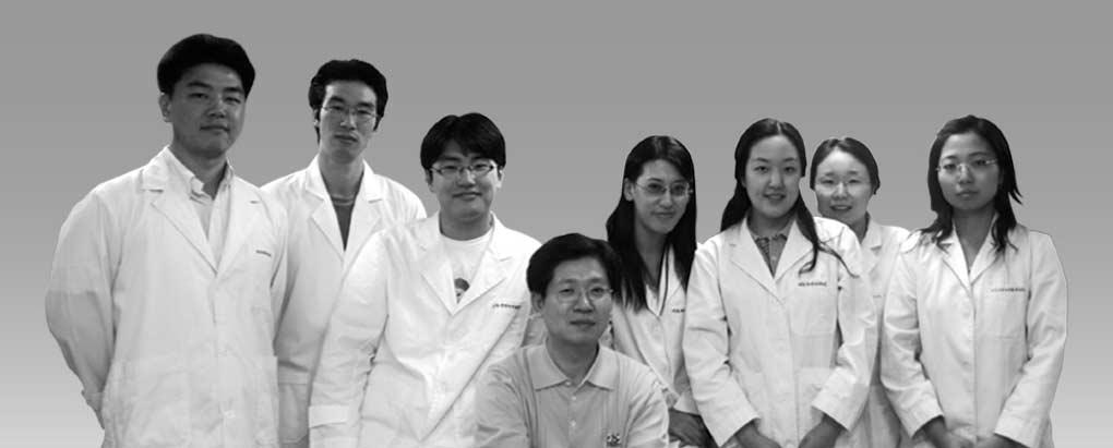 (Hematopietic disease therapy team) 연구분야 : 제대혈을이용한혈액질환및면역계질환치료기술개발팀구성 : 오도연, 정소영 2) 면역제어연구팀 (Immunity control research team) 연구분야 : 줄기세포치료에따르는면역조절시스템개발연구팀구성 : 이상화 3) 수지상세포연구팀 (Dendritic cell research