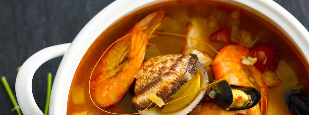 fondue라는 이름은 프랑스어로 녹이다 라는 뜻의 fondre 에서 유래했다. Bouillabaisse : 지중해식 생선스튜로 프랑스 Marseille 지방의 전통 요리 이다.