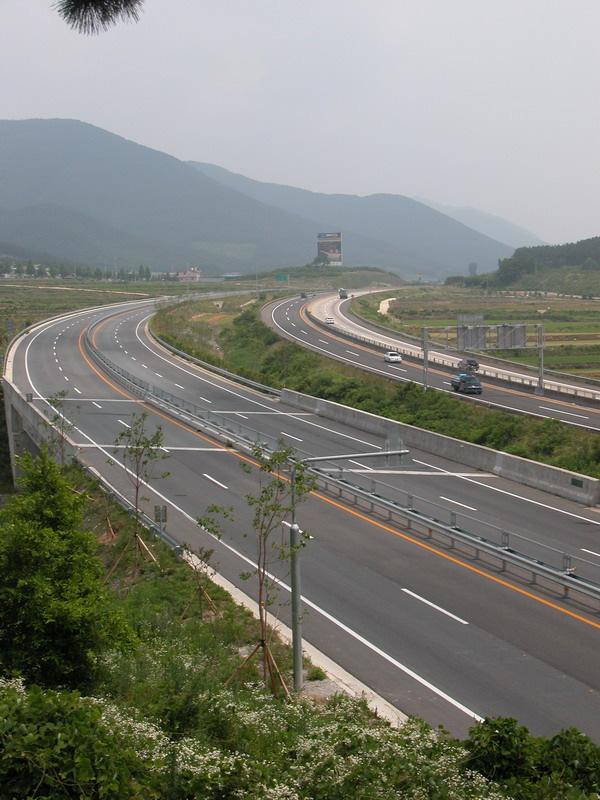 색연합이이구간을고속도로와국도의대표적중복투자사례로판단하는이유 가여기에있다. 중복구간 : 119.22km( 여주분기점~ 상주IC 구간, 고속도로기준) 71.