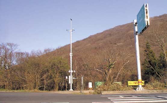 기상정보제공시스템 기상변화가매우심하여겨울에는눈이많이오고노면결빙상태가잦으며그밖의계절에도비, 안개등이많아운전자들에게각별한주의를요하는도로에설치하여운전자들에게강우량, 안개, 노면결빙상태,