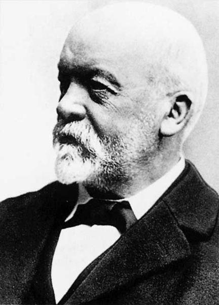또하나의창립자 Gottlieb Wilhelm Daimler 다임러 (1834 1900) 는뷔르템베르크쇼른도르프출생한기계기술자이다. 1886년엔진을실은 4륜자동차의원형을만들어주행에성공했다.