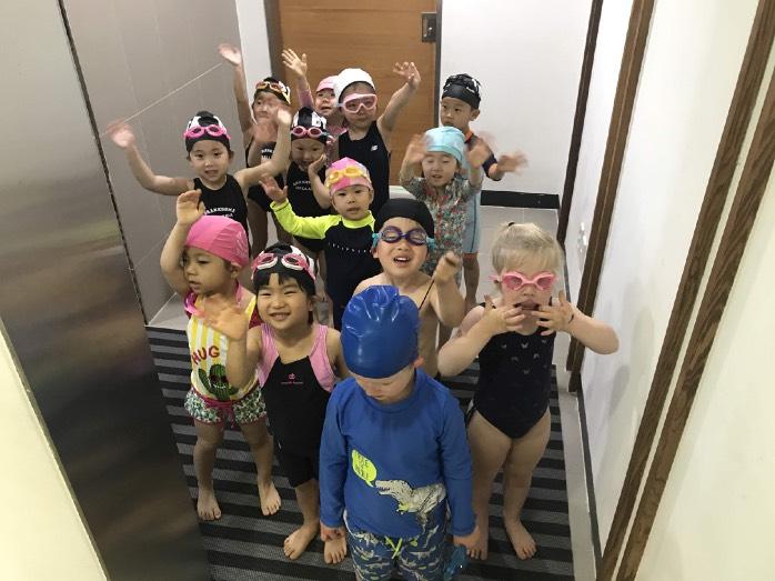 THE WEEK JUNIOR SCHOOL NEWS & UPDATES STORIES AND CELEBRATIONS BHA LOWER JUNIOR SCHOOL HAVING A SPLASH! Junior Kindergarten started their first swimming lessons and they enjoyed it.