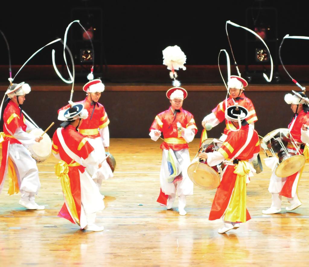 함께 누리는 문화 행복한 대한민국 Korean Folk Performance For Visitors 발 행 인 총 괄 기획 책임