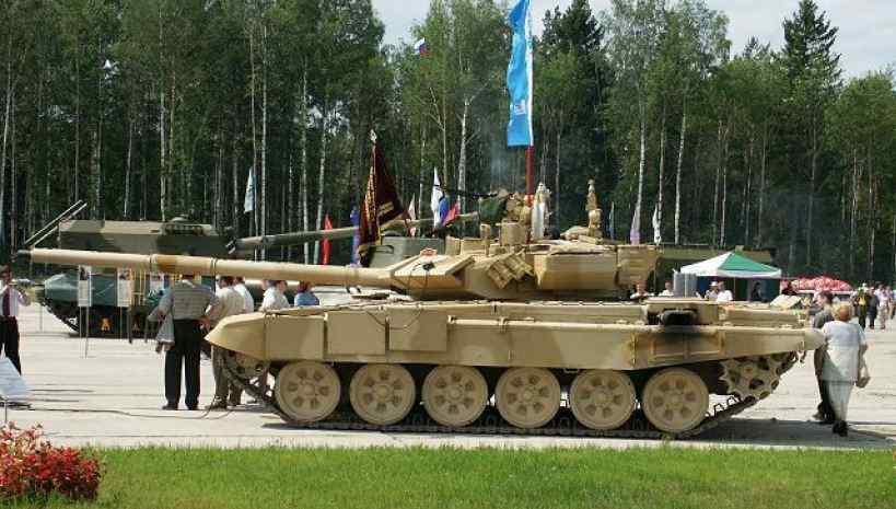 이라크, 러시아제 T-90S 와 T-90SK 전차 73 대구매 지휘통제 통신감시정찰 기동 함정항공화력방호 유도무기기타 q 이라크가주력전차 (MBT) T-90S 와지휘소버전 T-90SK 를포함한전차 73 대를러시아우랄바곤자보드사에서구매함.