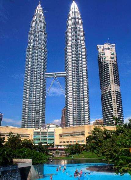 말레이시아의주요관광목적지 페트로나스쌍둥이빌딩 (452m) 쿠알라룸푸르