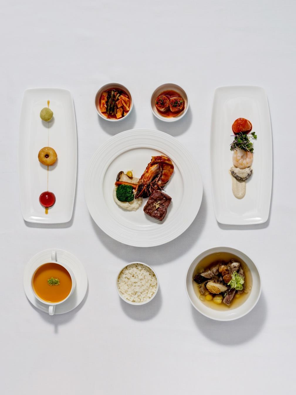 Wedding Korean Set Menu 잣소스를곁들인세가지해산물냉채 Marinated seafood with pine nut sauce 단호박영양죽 Sweet pumpkin porridge 양념왕새우구이와배즙소스로맛을낸미국산쇠고기살치살, 산더덕 Grilled king prawn with chili sauce, Grilled U.