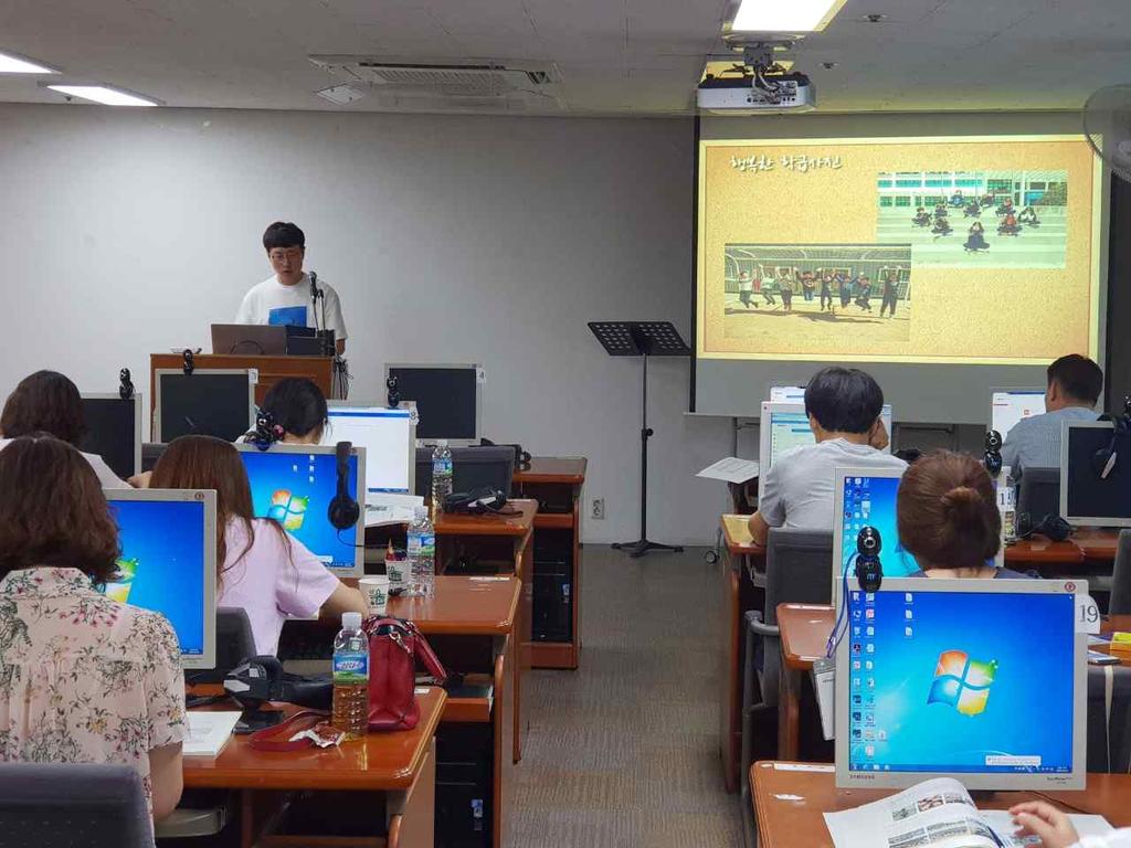 연구자는 3차례, 6개 과정 직무연수 및 9차례의 영상제작 아카데미를