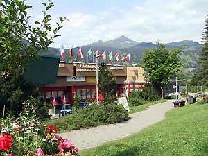 JUNGFRAU 5 (Sportzentrum),,,,, PUB < > - 10:00-19:45( ) / 20:15( ) 14:00-18:15/18:45 10:00(14:00 )-18:15/18:45 Grindelwald