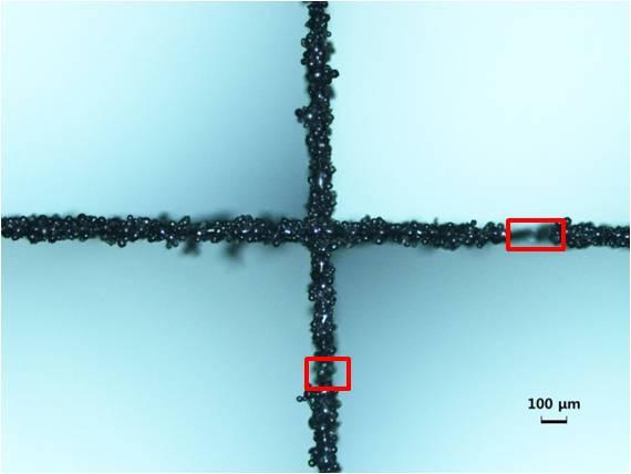 750이였다. Fig. 6. A Photo of metal cross line at the instant of separation of lines with laser power of 19.7W (a) (b) (c) Fig. 5.