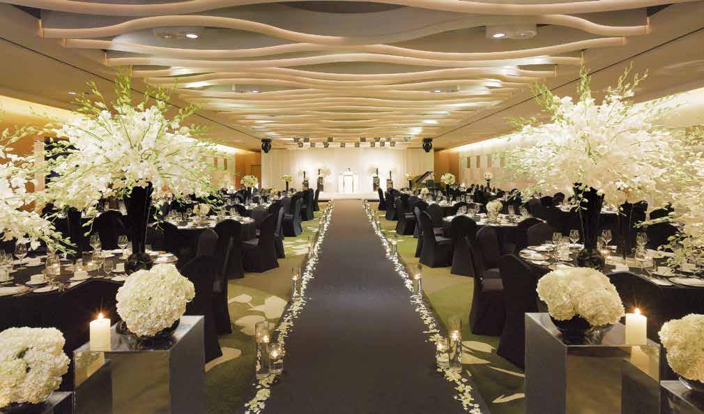 DIAMOND HALL / HL(B1) / 364 sqm 천장의물결치는 LED 조명이생동감을주는다이아몬드홀. 대담하고화려한컬러로물든공간에서행사의개성을확실하게표현하실수있습니다.