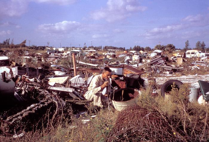 모기퇴치위한노력 This photograph was taken during the 1965 Aedes Aegypti eradication program in Miami, Florida, 1965.