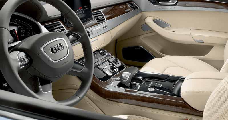 Audi S8 15 대담하고파워넘치는외관에감동을느끼듯내부의섬세한아름다움에도감동을느끼실수있습니다.