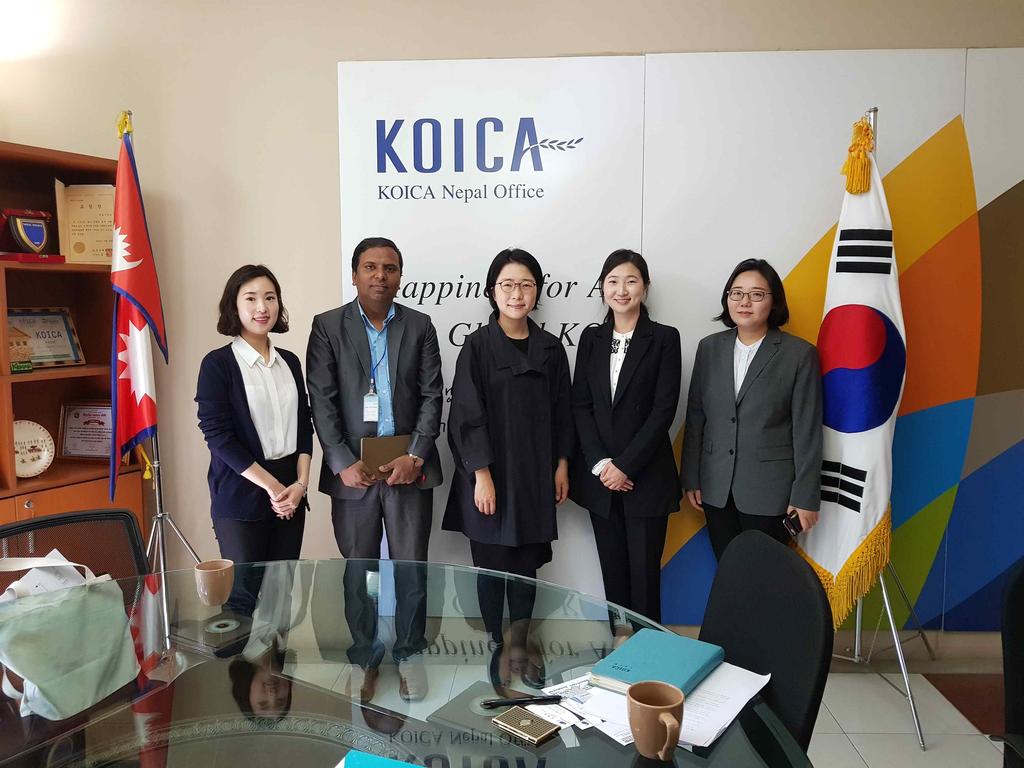 Mina Regmi (Development Aid Coordination Section Officer), Roshil Mool (KOICA Nepal 연수담당자 ) o 회의내용〇본원연구사업설명 ( 조혜승부연구위원 ) 〇본원 ODA 사업 (2020~2022)( 안 ) 연수기간, 장소및프로그램관련논의 - 프로그램목표및기간은적절하며초청연수장소는한국이좋을것같음.