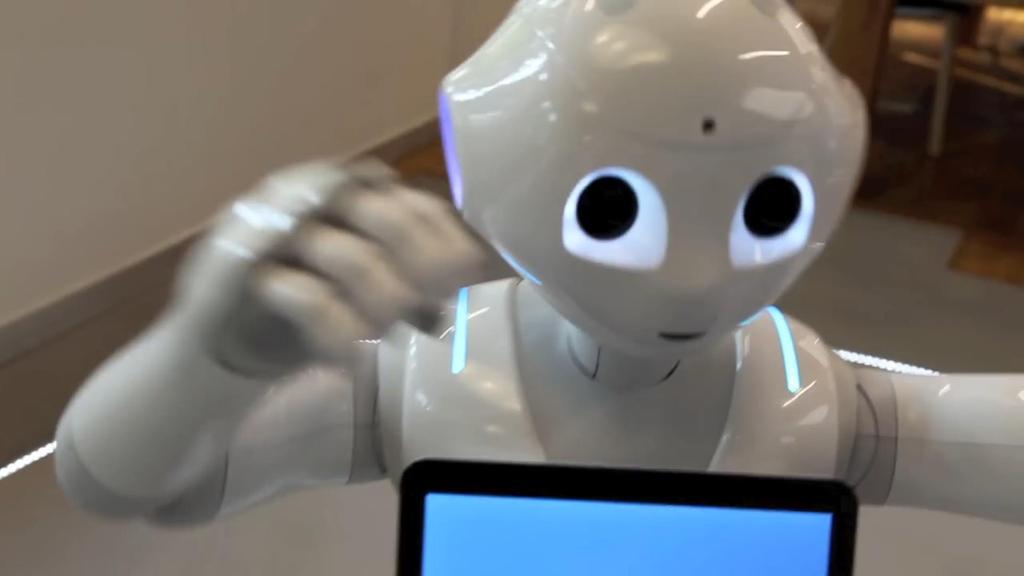 HUMANOID ROBOT (Pepper Social robot)