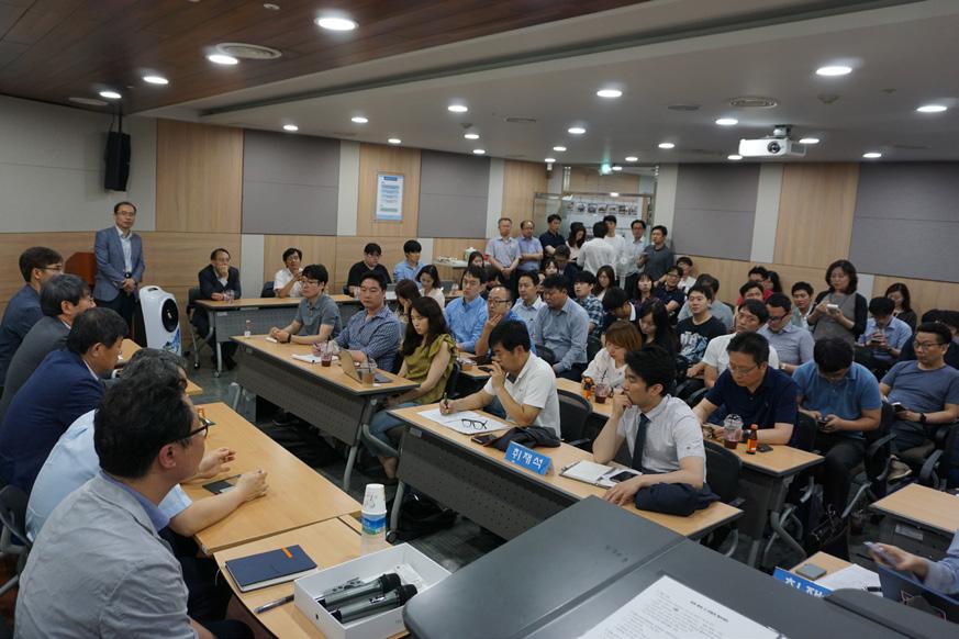 발표를맡은오세욱연구위원은 개발중인이뉴스검색알고리즘은구글이나국내포털들과는달리개별언론사평가를하는것은아니며기사하나하나에대한평가는있을수있음을밝히면서물론이들개별기사에대한평가가누적되면서언론사평가로이어질수는있다 고했다.