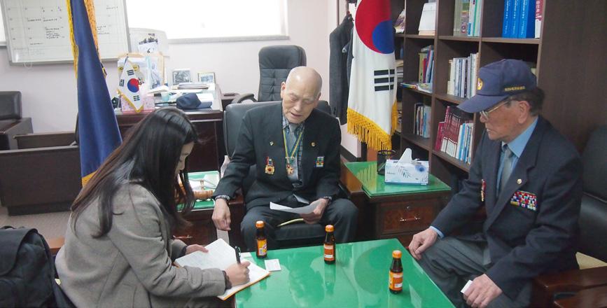 부산일보 서유리 기자 인터뷰 부산광역시지부 이만수지부장은 2월 28일 14:00 지부 사무실에서 부산일보 사회부 서유리 기자와 30분간 미국과 북한과의 두정상간 회담에 대해서 인터뷰를 하였다.