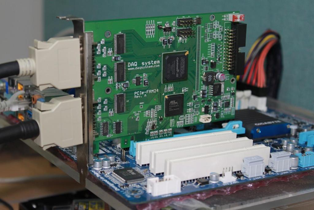 [ 그림 1-2. PCIe-FRM24 의동작모습 ] [ 그림 1-2] 는 PCIe-FRM24 가실제장비와연동될때의연결을보여주고있다.