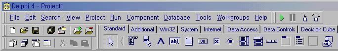 색기와폼디자이너로구성되어있다. 일단처음실행하면메인윈도우와오브젝트인스펙터, 폼디자이너가보이게된다. 델파이의메인윈도우는크게나누어메뉴바 (Menubar), 스피드바 (Speedbar), 컴포넌트팔레트 (Component Palette) 로이루어진다.