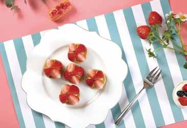 Come taste a wide variety of strawberry dishes, ranging from cakes, macarons, éclairs, dacquiose and pavlovas to strawberry cotton candy and strawberry chocolate fondant.